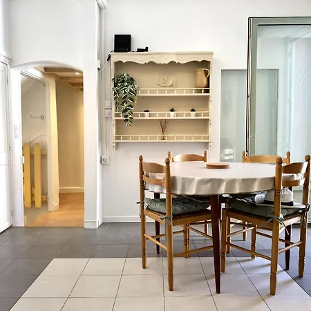 C Ot Maison De La Place - Old Town Apartamento